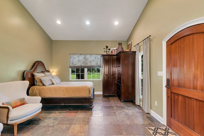 Foto del edificio - 10291 Gayfer Rd Ext