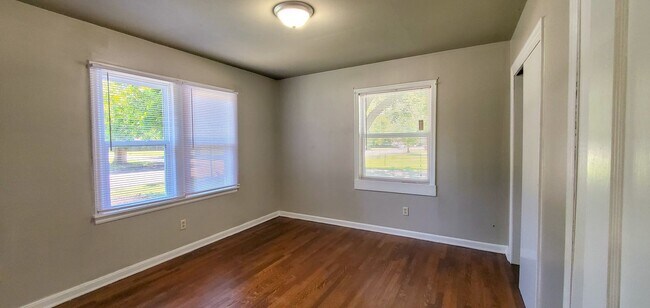 Foto del edificio - 2 bedroom 1 bath duplex in Shawnee