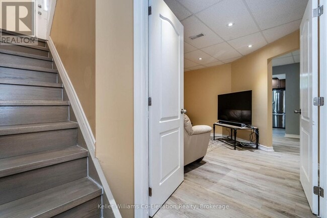 Building Photo - 5 Hallen Dr