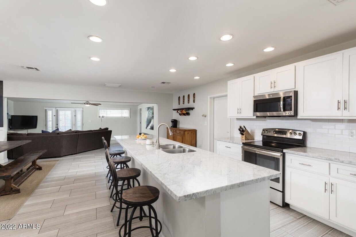 Foto principal - 6918 E Avalon Dr