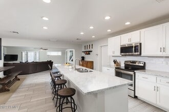 Building Photo - 6918 E Avalon Dr