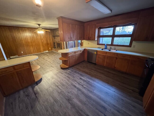 Foto del edificio - 3 bedroom 2 bathroom home!