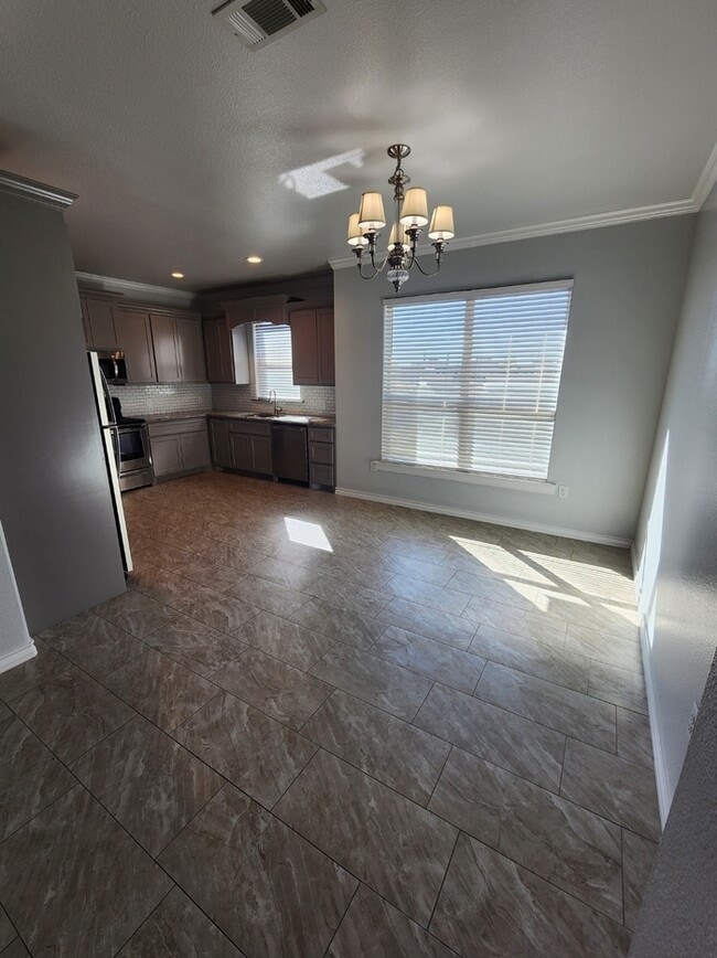 Foto del edificio - 3 bed 2 bath with 1 car garage