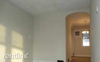 Building Photo - 3 br, 1 bath House - 1224 Pine St