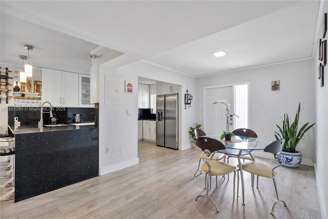 Foto del edificio - 3750 NW 115th Ave