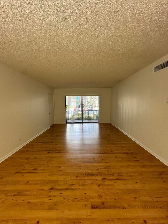 Foto del edificio - 9905 Pineapple Tree Dr