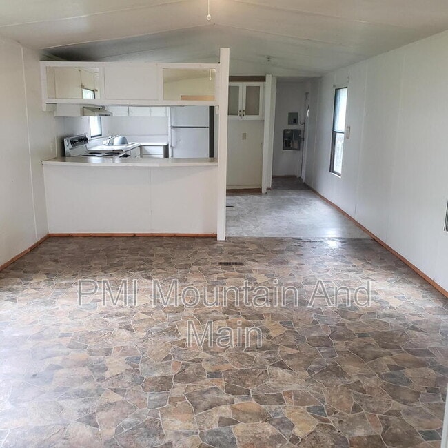 Foto del edificio - 319 Iotla Valley Park Rd