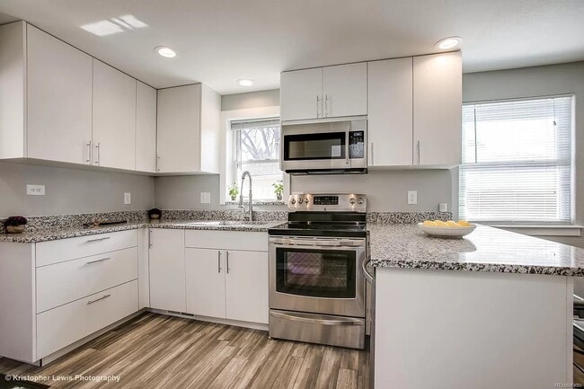Updated kitchen - 5500 Dudley Ct