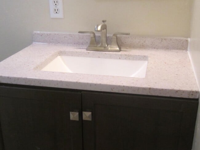 Building Photo - 825 Camden Ave