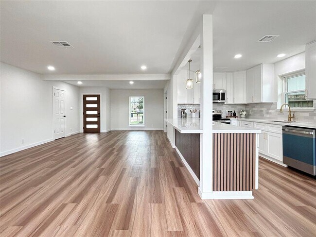 Foto del edificio - 9603 Philmont Dr