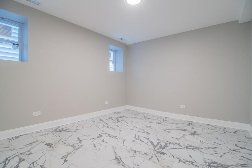 Foto principal - 2 bedroom in Chicago IL 60651