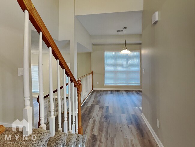 Foto del edificio - 723 River Valley Dr