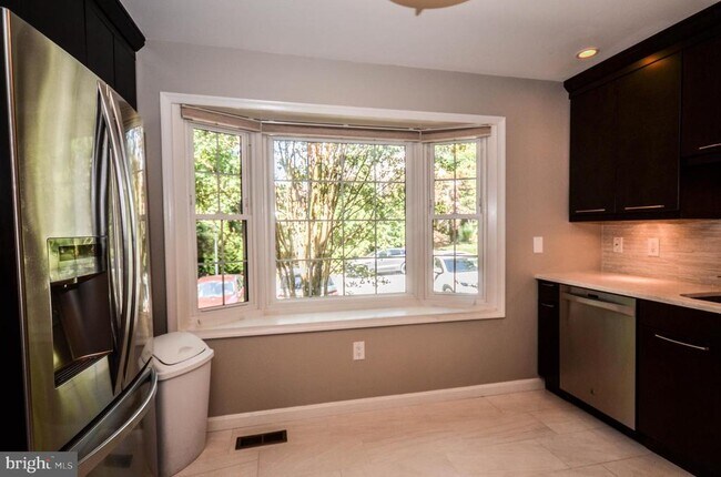 Foto del edificio - 7312 Greentree Rd