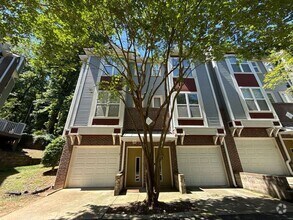 Building Photo - 2504 Cranbrook Ln