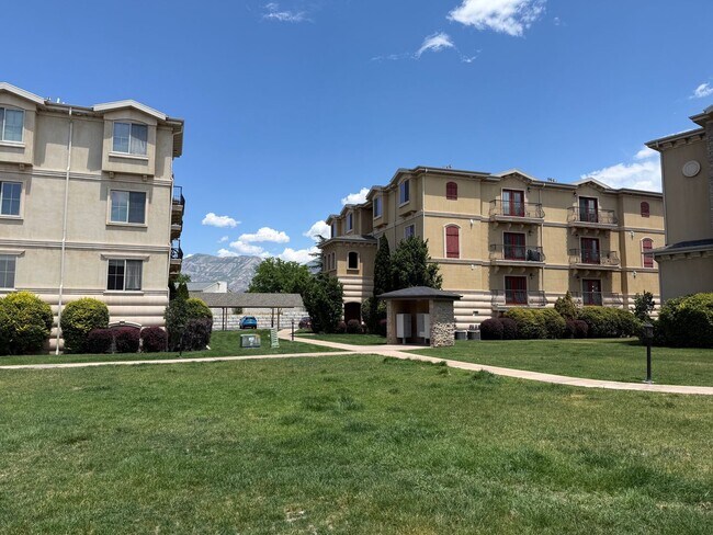 Building Photo - 947 1010 N