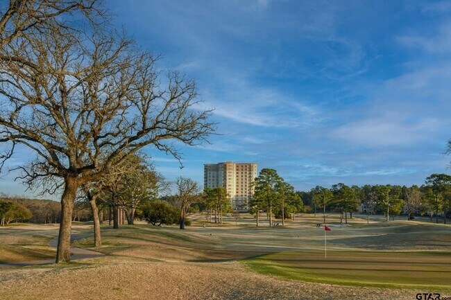 Building Photo - 2801 Wexford Dr