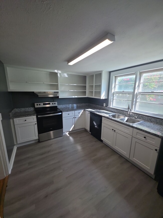 Building Photo - 428 Spruce Ave