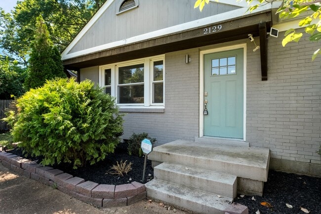 Building Photo - 2129 Crystal Dr