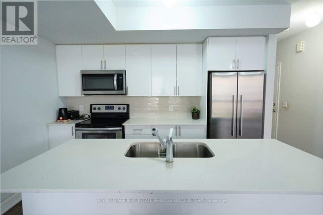 Building Photo - 1206 Main St E