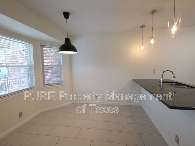 Foto del edificio - 7920 Rockwood Ln