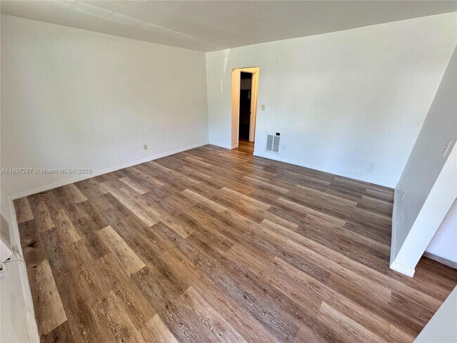 Foto del edificio - 403 NW 25th St
