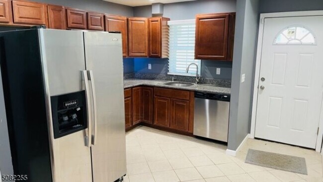 Foto del edificio - 76 Old Middletown Rd