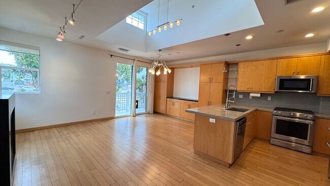 Foto del edificio - Stunning Townhome in the heart of Encinitas