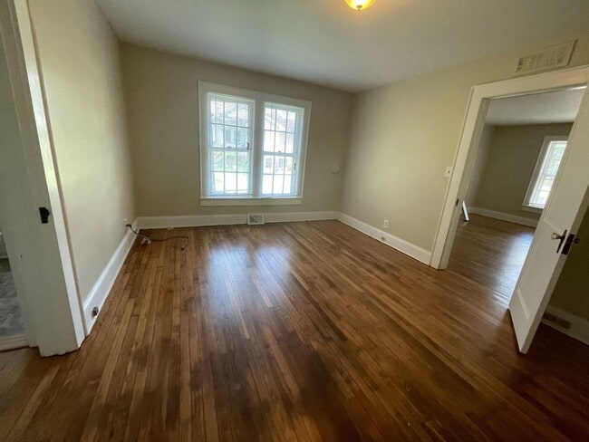 Building Photo - 1BR near UNC-G Available