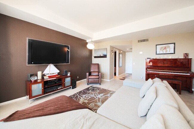 LIVING ROOM - 7250 Franklin Ave