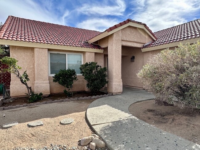 Building Photo - COLLEGE HEIGHTS HOME AVAILABLE NOW