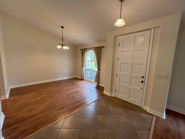 Building Photo - 345 Silver Pine Dr