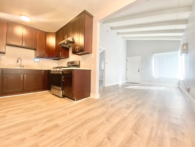 Foto del edificio - 11931 Hart St