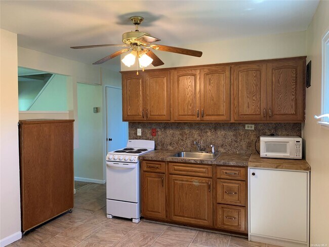 Building Photo - 32 Boxwood Ln
