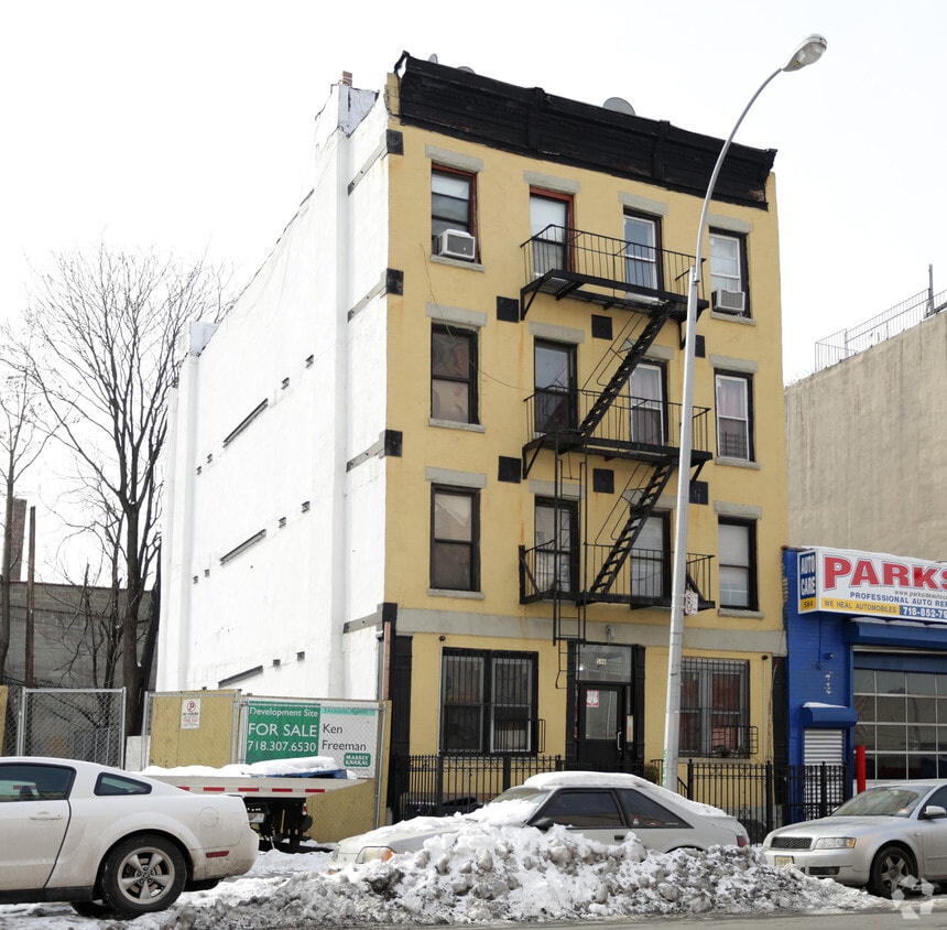 Primary Photo - 586 Union St