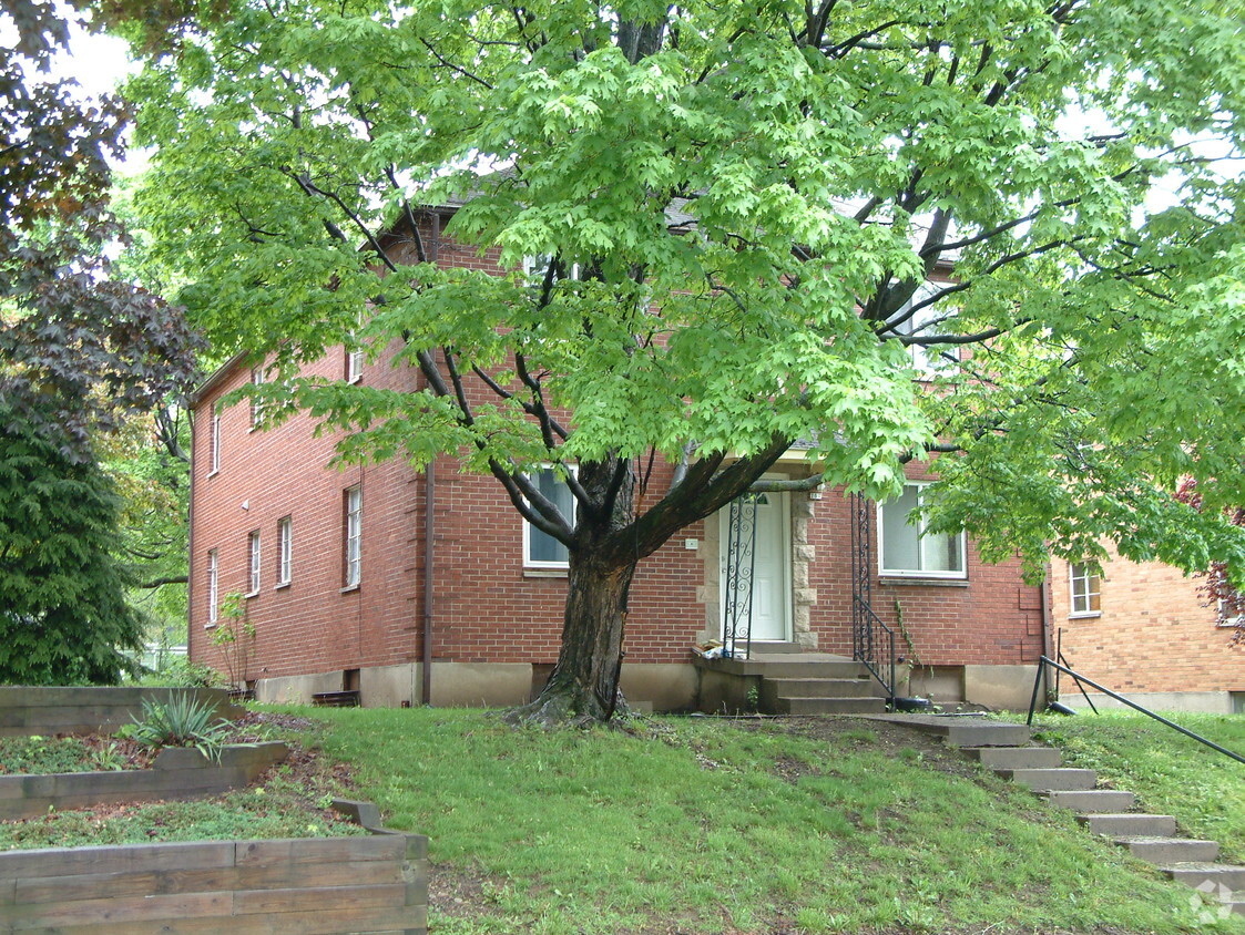 Building Photo - 207 Ryburn Ave