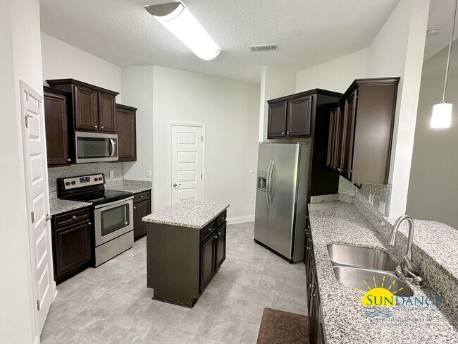 Foto del edificio - Beautiful 4 Bedroom Home in the Heart of Navarre!