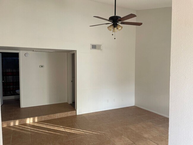 Foto del edificio - TEMPE 3 BEDS, 2 BATH CONDO W/COMMUNITY POO...