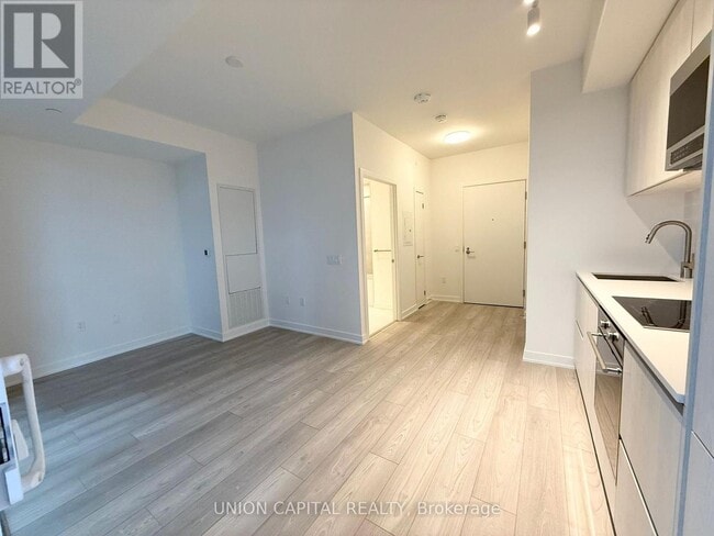 Photo du bâtiment - 110 Broadway Ave