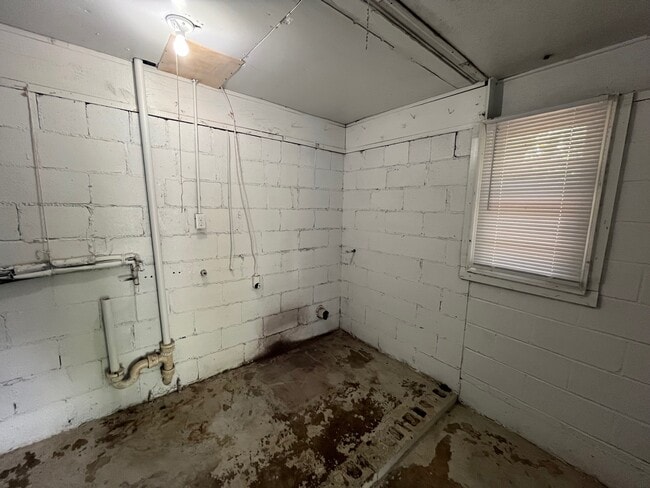 Building Photo - 1171 Sparkle Ave