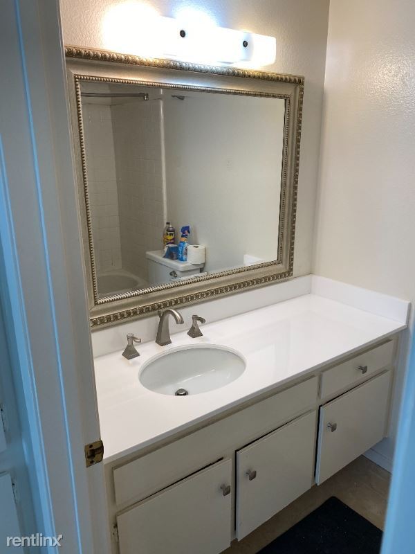 Building Photo - 3 br, 2.5 bath Townhome - 641 Danube Way