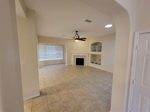 Foto del edificio - 26 Long Springs Pl