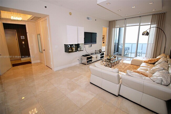 Building Photo - 15901 Collins Ave