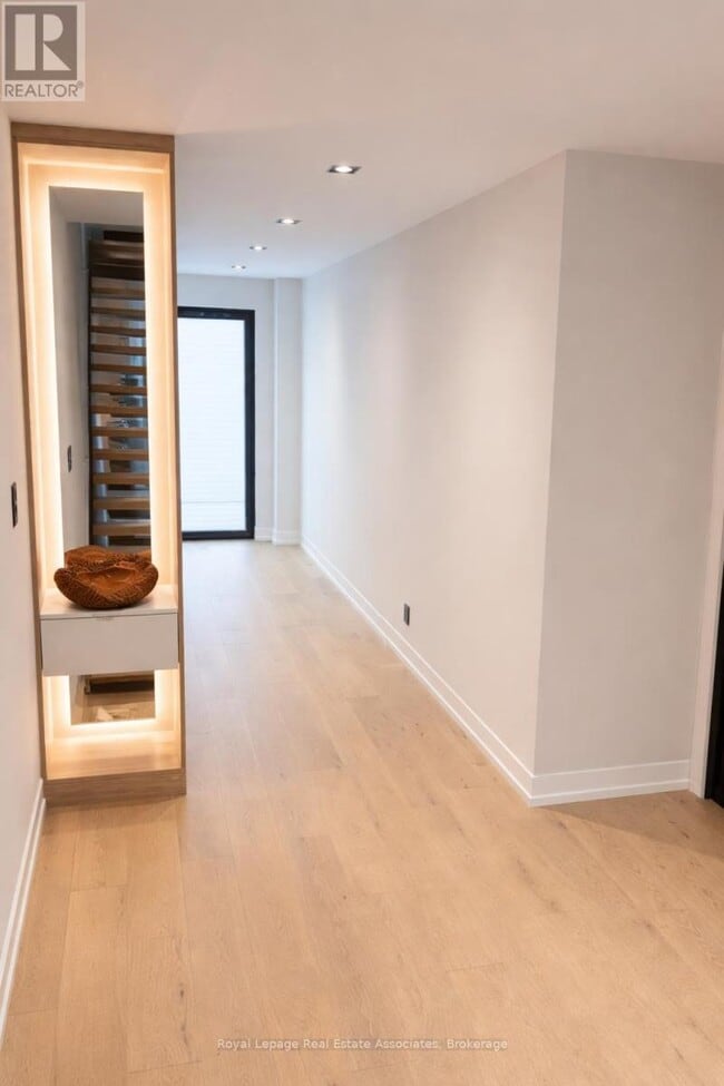 Building Photo - 24B Broadview Ave