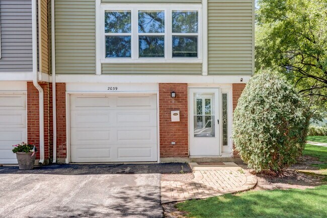 Building Photo - 2039 Oxford Ct