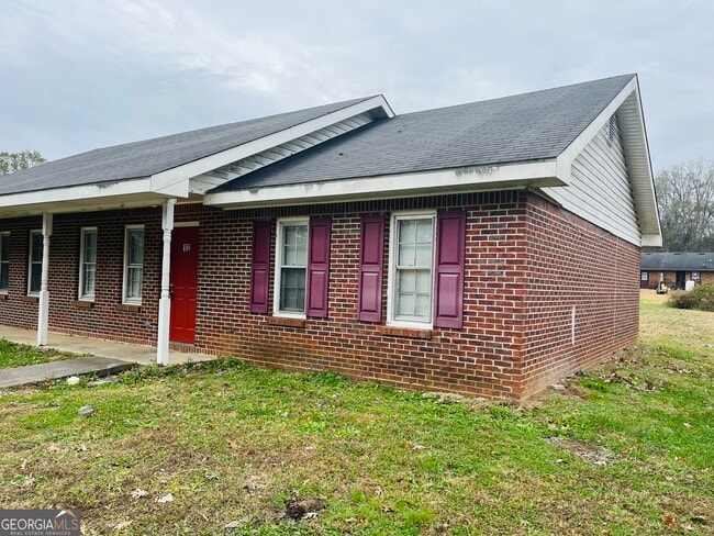 Building Photo - 12 Fredda Ln