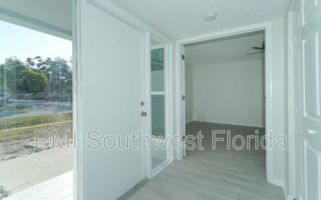 Building Photo - 2137 Couver Dr