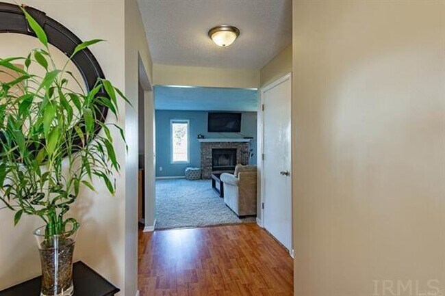 Foto del edificio - 2218 Autumn Lake Pl