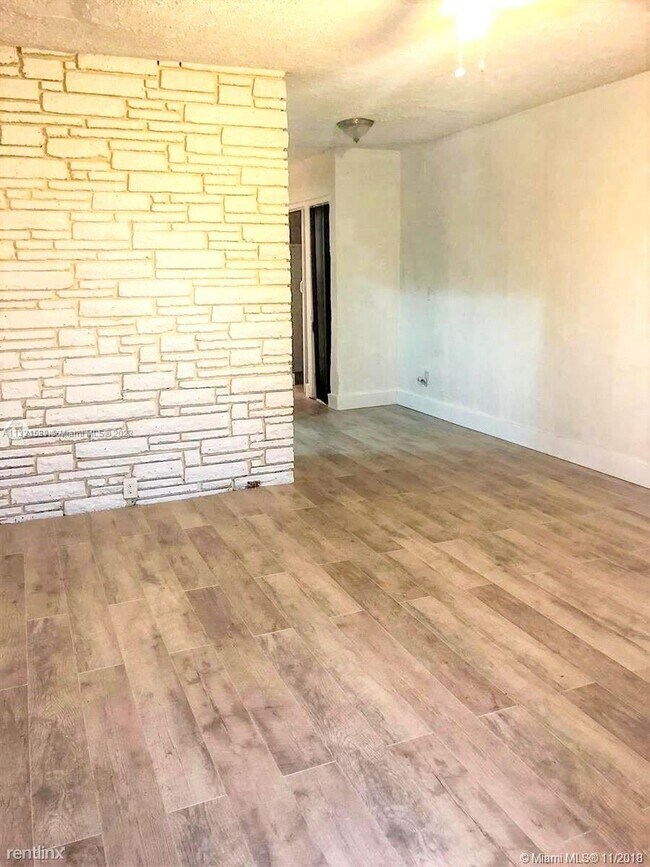 Building Photo - 1 br, 1 bath House - 420 NW 59th Ter