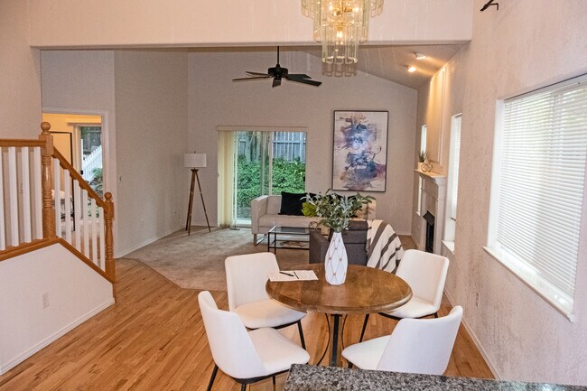 Foto del edificio - 296 Meadow Dr