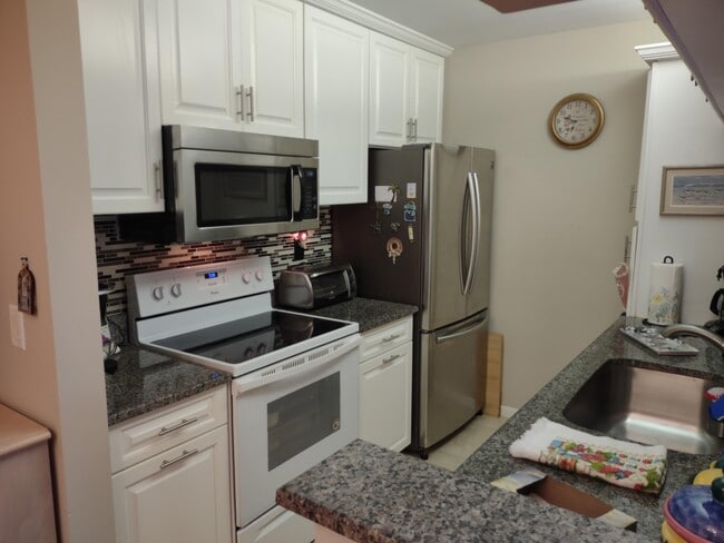 Building Photo - 2518 SE Anchorage Cove
